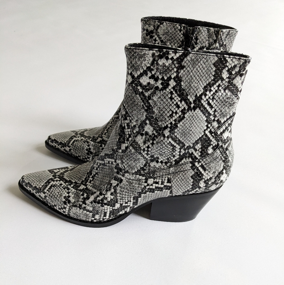 Jeffrey Campbell Kelam Snake-Embossed Pointed Toe Bootie Grey Snake/9.5M - Picture 5 of 6